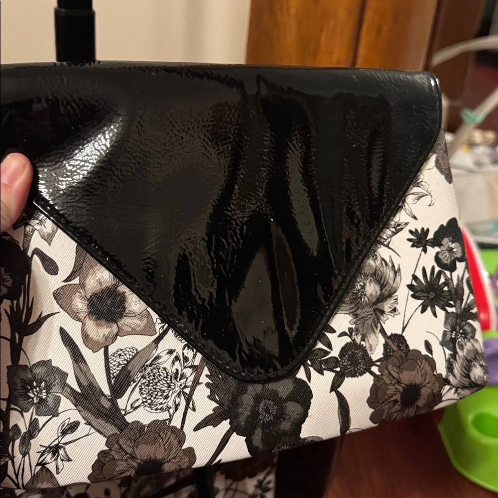 Cabrelli & Co. Roller Bag Briefcase in the Two-Tone Floral pattern - Picture 3 of 10